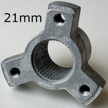 Carica l'immagine nel visualizzatore di Gallery, HB1 - Steering Shaft Spline to Steering Wheel Adapter
