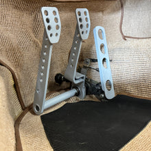 Carica l'immagine nel visualizzatore di Gallery, LE10 - Standard 550 Spyder Style Pedal Assembly for VW & Kit Cars