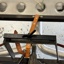 ギャラリービューアーに画像を読み込み、 HA45 - スペアタイヤ 4 から 5 ラグ取付ブラケット変換キット、ポルシェ 550 スパイダー レプリカ用