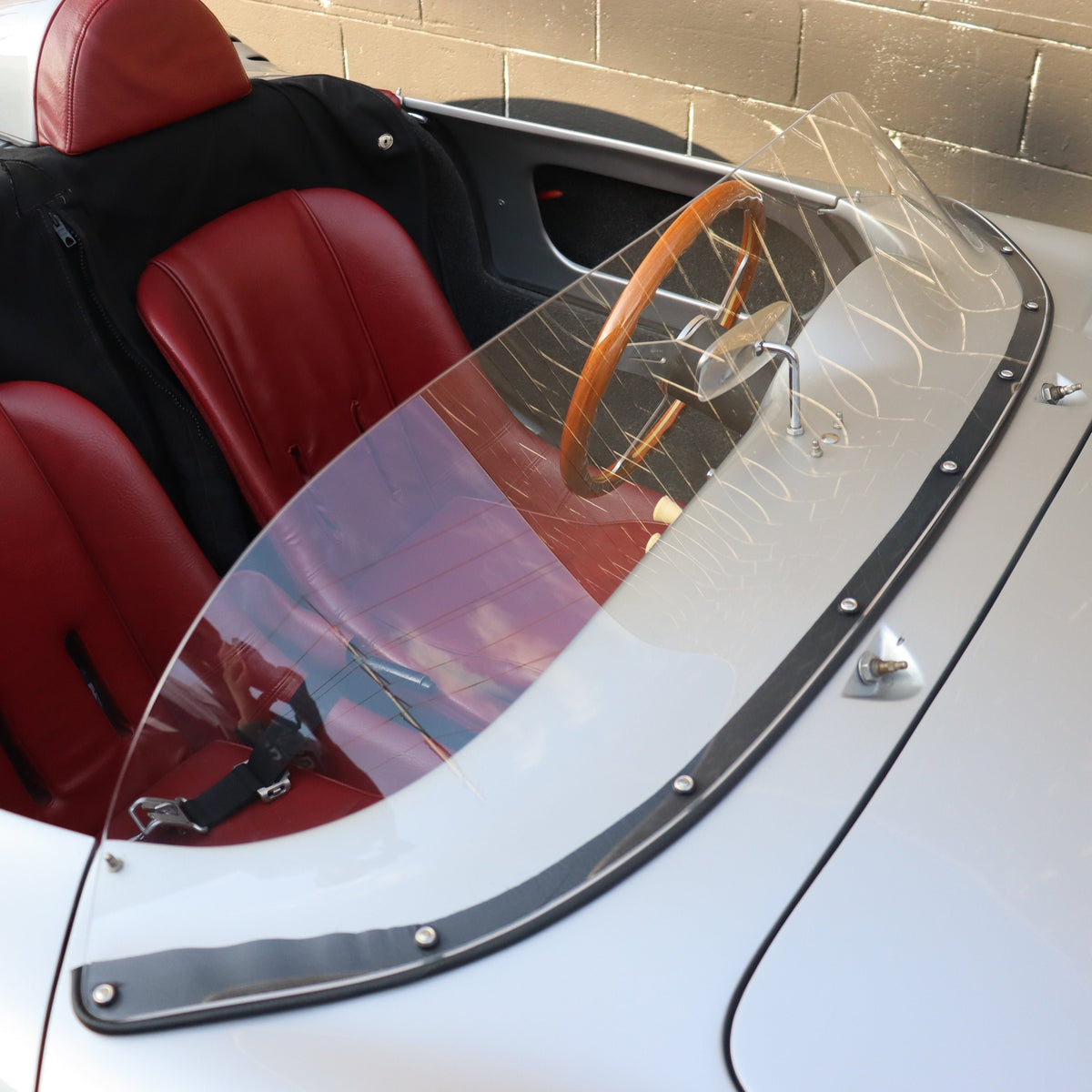 ポルシェ550スパイダー　希少　屋内保管 1955年ポルシェ550スパイダーが輸送コンテナ内で発見される