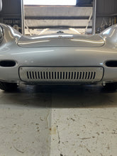 Charger l&#39;image dans la galerie, AOCG6 - Kit de grille de refroidissement d&#39;huile avant en aluminium pour réplique Porsche 550 Spyder

