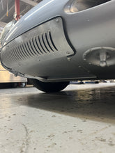 Charger l&#39;image dans la galerie, AOCG6 - Kit de grille de refroidissement d&#39;huile avant en aluminium pour réplique Porsche 550 Spyder
