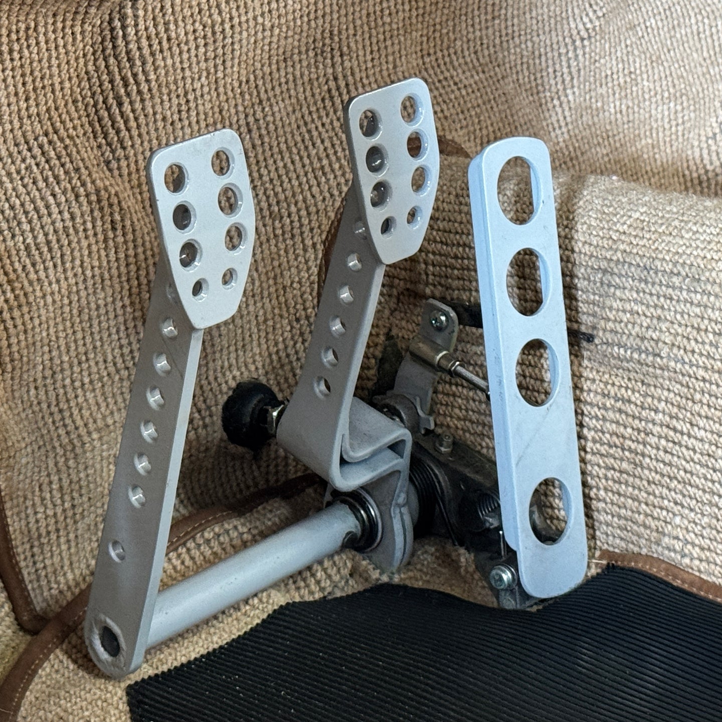 LE10 - Ensemble de pédales de style Porsche 550 Spyder en fibre d'acier pour les planchers VW Type 1, Ghia, Type 3 et Thing