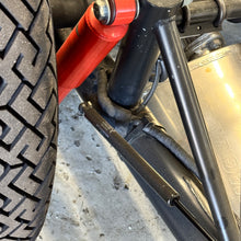 Cargar imagen en el visor de la galería, HA27.1 - Kit de soldadura de puntales de soporte de gas para automóviles antiguos Spyder y Thunder Ranch Spyder Rear Clamshell
