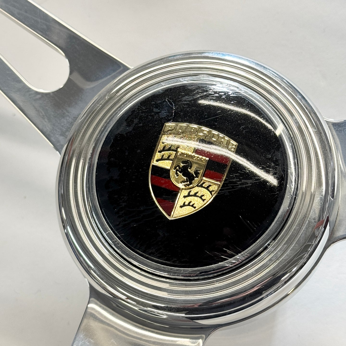FE015 - Bouton de klaxon encastré OEM Porsche de 82 mm avec grand écusson Porsche