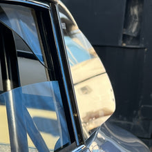 ギャラリービューアーに画像を読み込み、 356 GT Plexiglass Rear Quarter Window Kit
