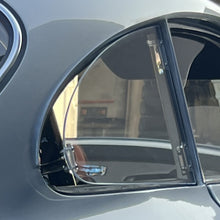 ギャラリービューアーに画像を読み込み、 356 GT Plexiglass Rear Quarter Window Kit
