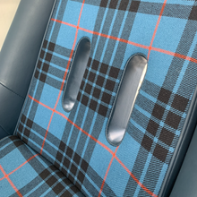 Charger l'image dans la galerie, Paire de sièges conducteur et passager Fibersteel 356 Speedster/GT avec cadres de siège et curseurs pour Porsche 356 Speedster
